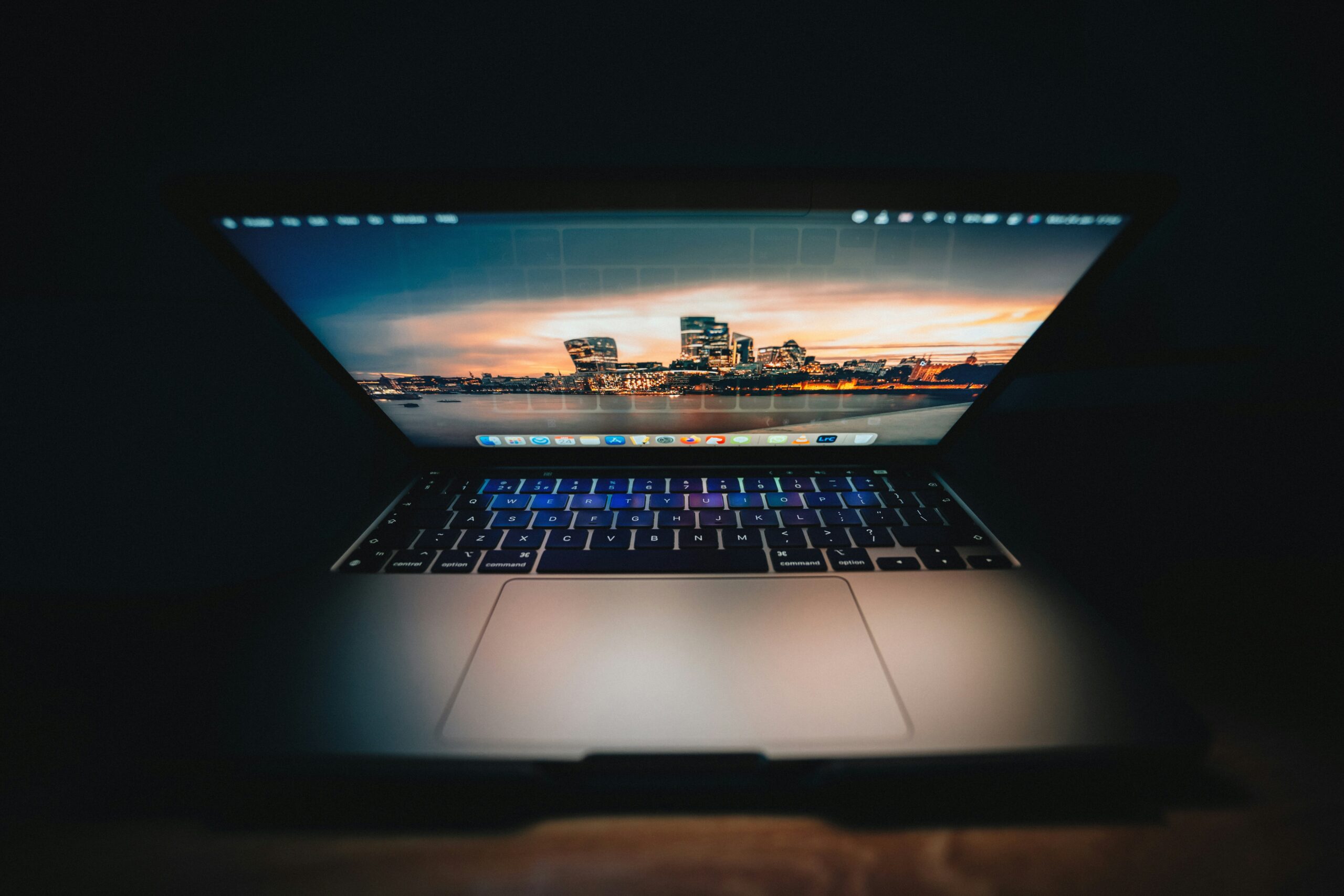 Старият служебен компютър още работи. Но безопасен ли е?